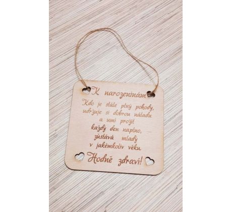 Cedulka pčání k narozeninám srdíčka